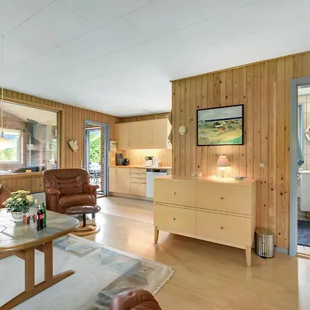 Сasa de vacaciones Three-bedroom In