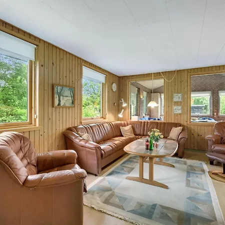 Three-bedroom In Hébergement de vacances *