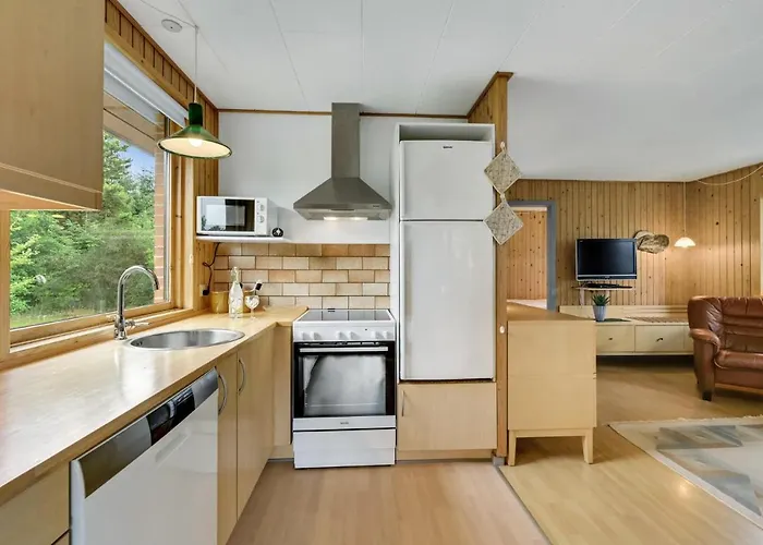 Three-bedroom In Semesterbostad Hemmet
