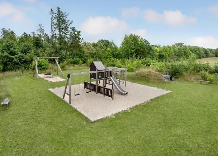 Three-bedroom In Semesterbostad *