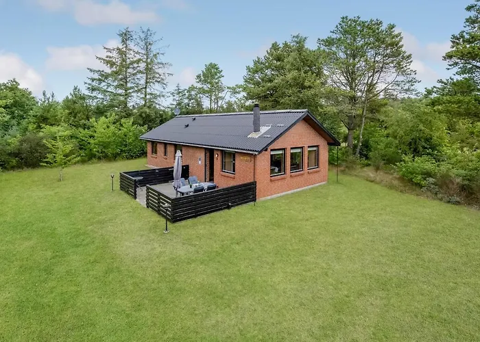 Three-bedroom In Semesterbostad Hemmet