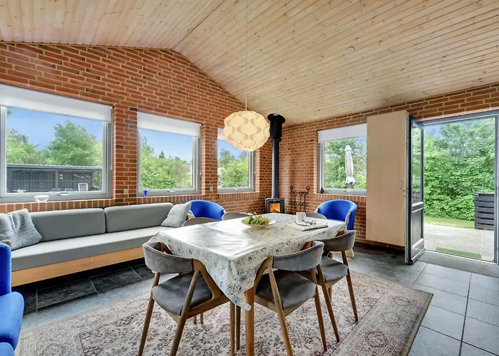 Three-bedroom In Semesterbostad