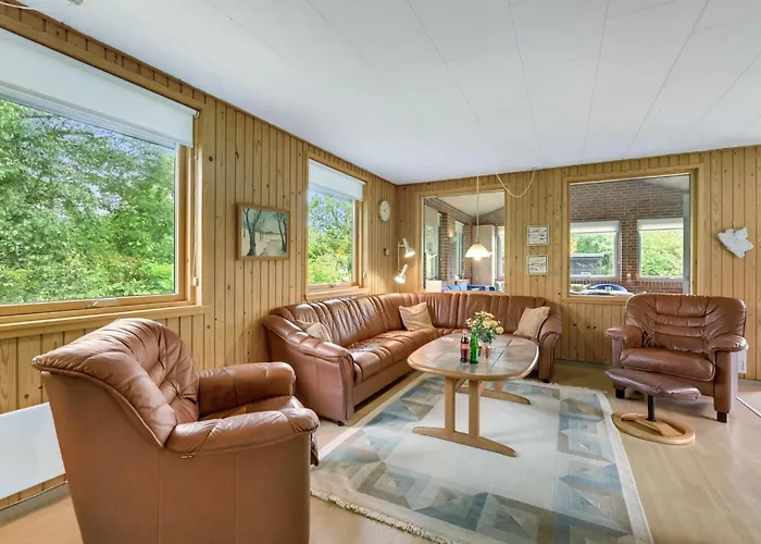 Three-bedroom In Semesterbostad *